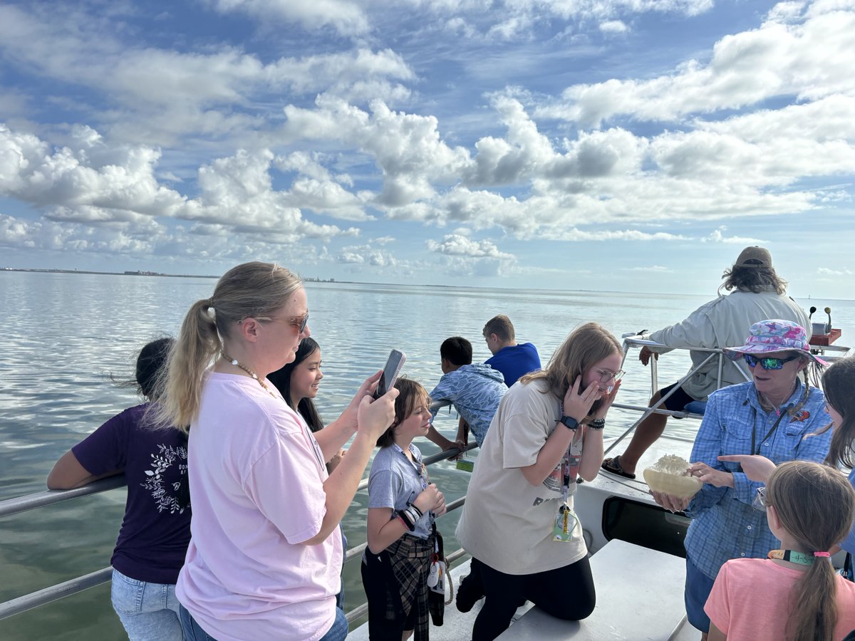 ICYMI: Alcoa's Jeffery Strickland joined 6th graders from Calhoun ISD in a floating classroom adventure sponsored by the Alcoa Foundation✨.
Students learned about marine life from local biologists enjoying a touch tank and a boat ride with dolphins swimming alongside🐬!