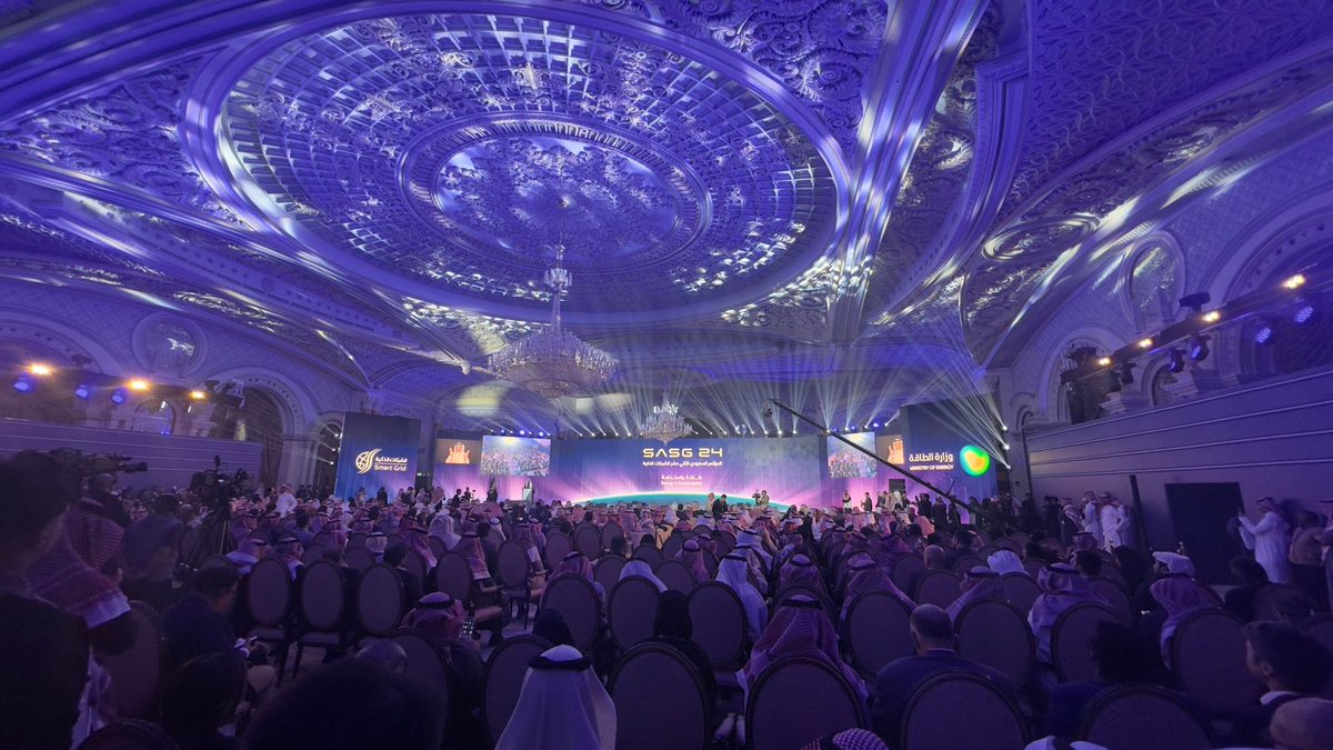 افتتح مؤتمر الشبكات الذكية النسخة الثانية عشر مع حفل رسمي برعاية كريمة من صاحب السمو الملكي الأمير عبدالعزيز بن سلمان آل سعود حفظه الله ورعاه.
اليوم بتاريخ 12/16 
 كن جزءًا من الحدث!
#مؤتمر_السعودي_للشبكات_الذكية
#شبكات_المستقبل