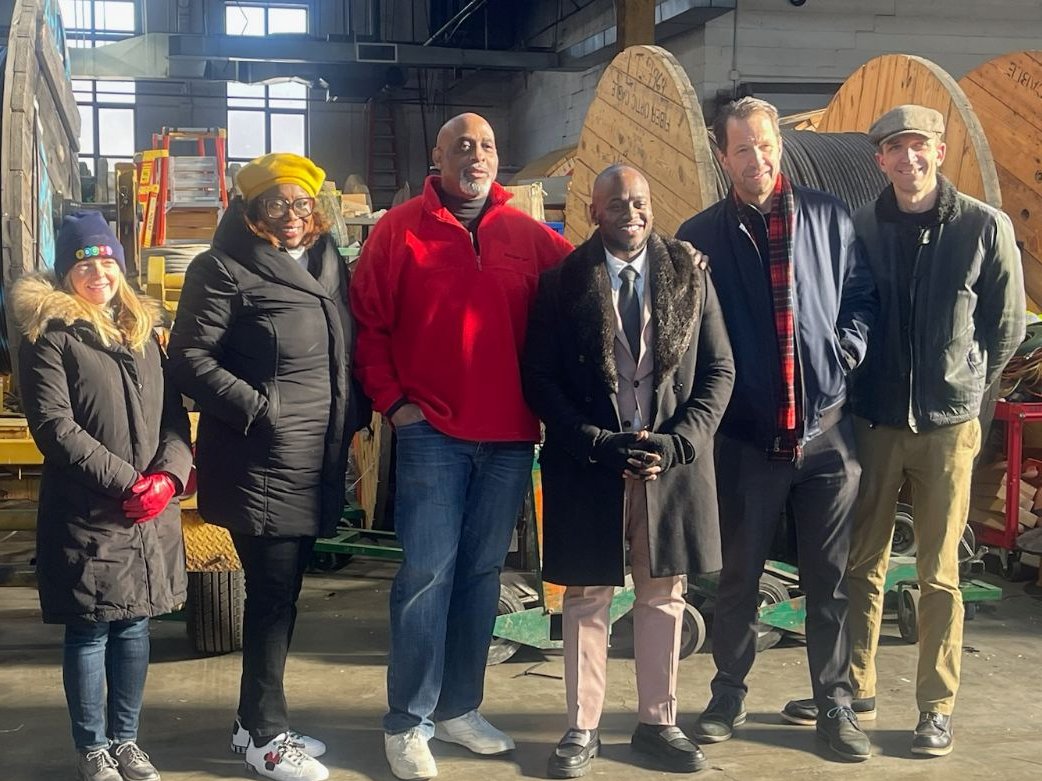 LinkNYC's tweet photo. Thank you for joining us on a chilly day in Queens, @CMKevinCRiley! @IBEWLocalUnion3 members are bringing reliable, high-speed, next-gen connectivity from the @HOkaneElectric warehouse in #LIC to underserved communities in every borough with #Link5G.