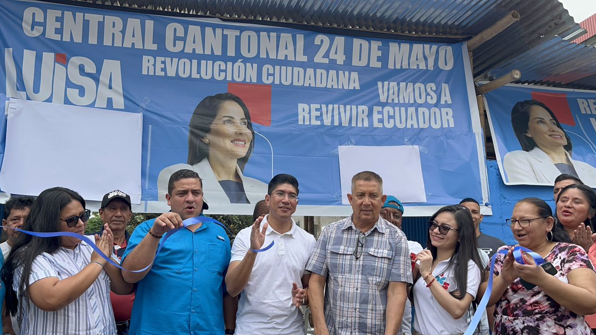 JPV_ec's tweet photo. 🤝 ¡Nueva sede, nueva esperanza! 🇪🇨
Inauguramos una sede de la Revolución Ciudadana en 24 de Mayo, reafirmando nuestro compromiso con la paz y el progreso de Ecuador.
✨ Juntos, retomemos el camino hacia un futuro mejor.
#RevoluciónCiudadana #EsperanzaYProgreso https://t.co/6d9Ync4bn0