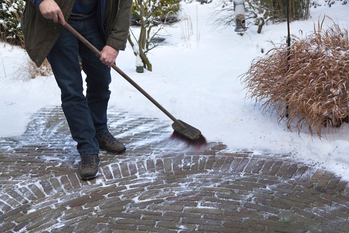 It’s snow and ice season! Do your part to protect our local waterways while making it safe to walk outside during freezing weather. Get a bucket of sand and gravel – this combination is better for the health of our water supplies than salt.