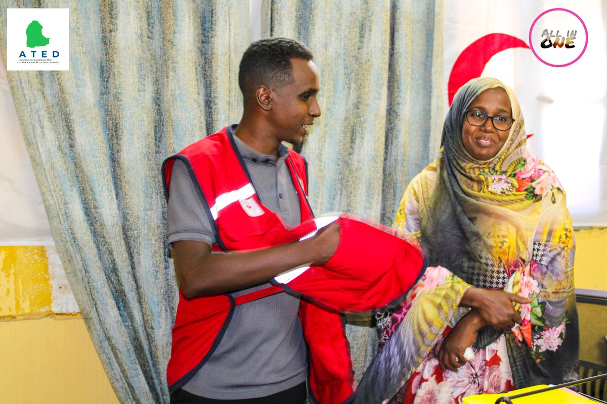 PourDikhil's tweet photo. #RetourEnImage | Rencontre avec l'équipe de la #Croisssant #Rouge de #Dikhil, et plus précisément avec la Coordinatrice pour échanger sur l'activité du #Don de #Sang prévue pour le 28 décembre inchallah https://t.co/jOJh3snGpV