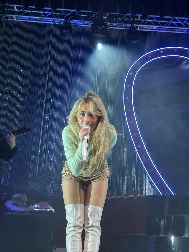 iComplexRP's tweet image. 𝗖𝗼𝗺𝗽𝗹𝗲𝘅 ᴿᴾ • #ComplexMusicRP
𝗠͟𝘂͟𝘀͟𝗶͟𝗰͟ • Style • Pop Culture • More

  ﹝  🗞️  ﹞ —— 𝗡𝗲𝘄𝘀: 𝗡𝘆𝗿𝗮 𝗦𝗲𝘃𝗮𝘀𝘁𝘆𝗮𝗻 (@luxenscripts) during the #EICSxTourRP show at The Slyvee in Madison. © #ComplexRP