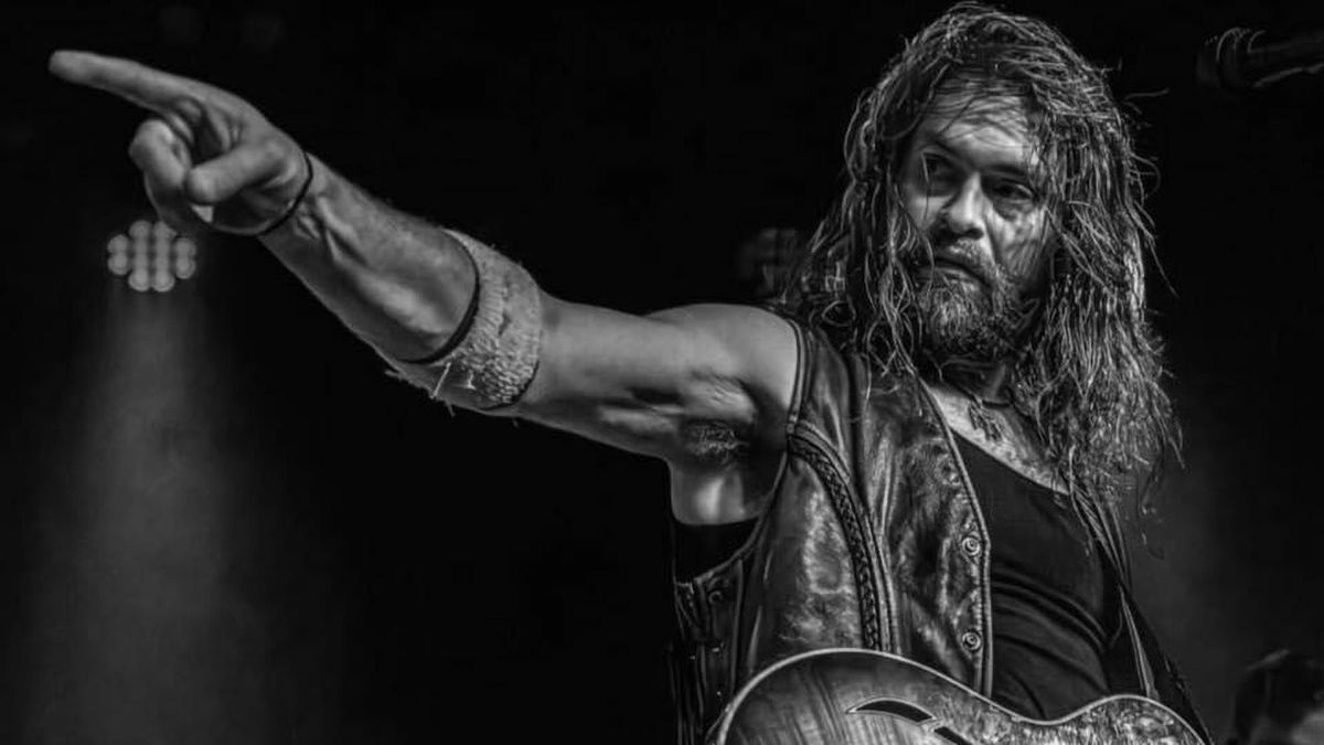 GuitarWorld's tweet image. “Bluegrass and thrash are nearly the same – fast, precise, aggressive, melodic, with songs about death, destruction and doom”: Meet The Native Howl, the thrashgrass pioneers running Taylor acoustics through Mesa/Boogie stacks trib.al/wIbnLl7