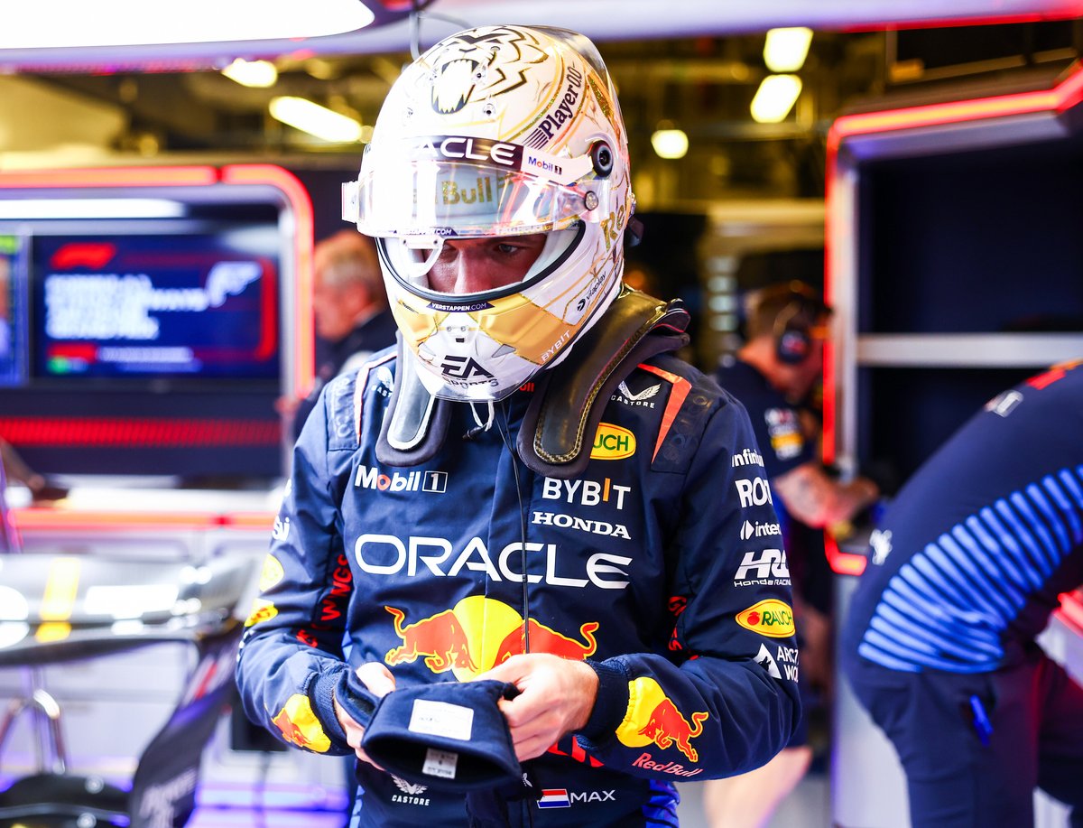 redbullshop's tweet photo. Simply iconic!  ✨ The gold details, the lion, the fourth star – grab @max33verstappen’s 2024 World Championship celebration helmet in 1:2 scale.
Now available to pre-order: https://t.co/5ltt4hhRPv
#F1 #Formula1 https://t.co/juUSG4iHSu