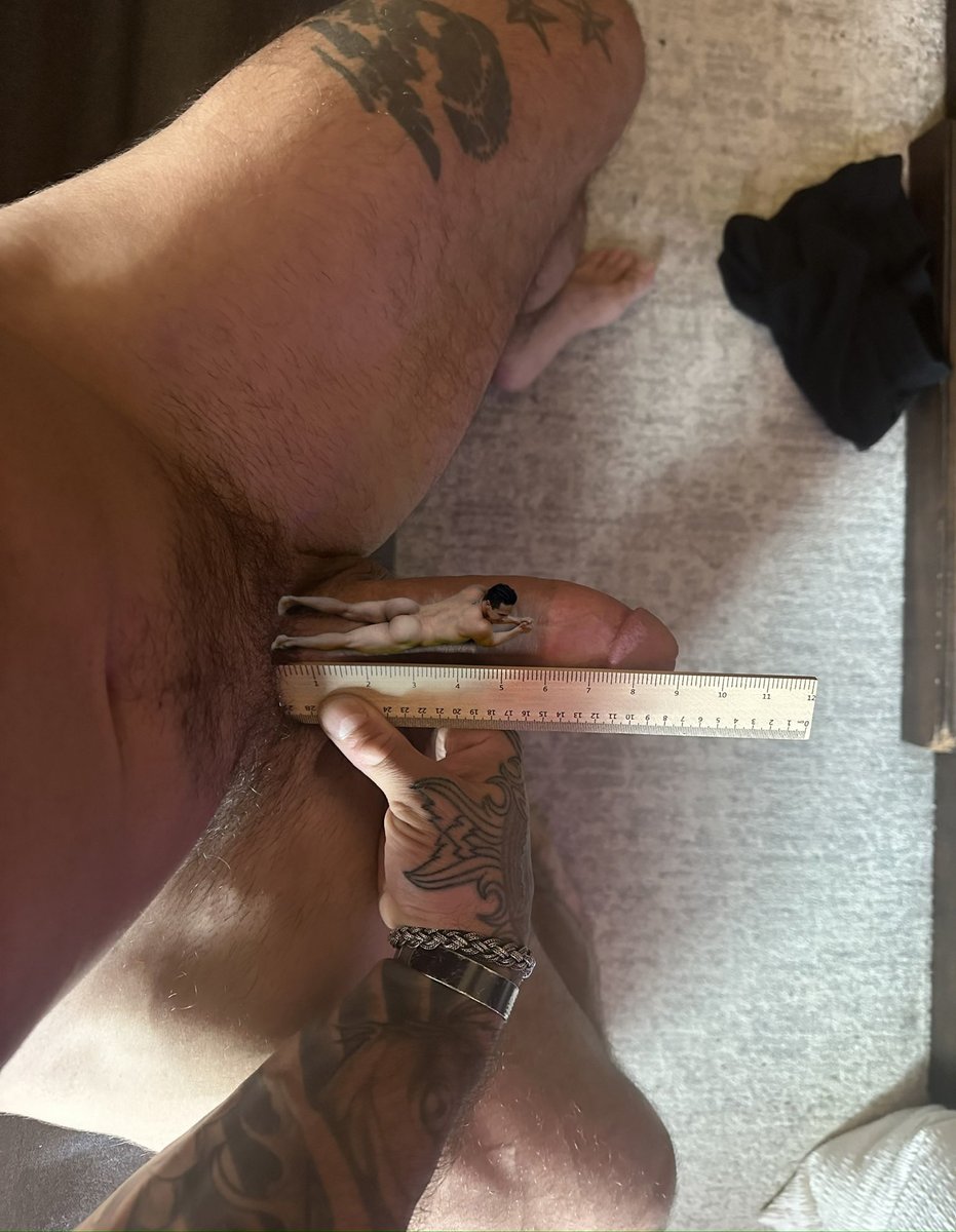 Aquajoker34's tweet photo. "Don't quite Measure Up, do ya Little Guy?"

#shrinkingman #macrophilia https://t.co/4sU67JjQkh