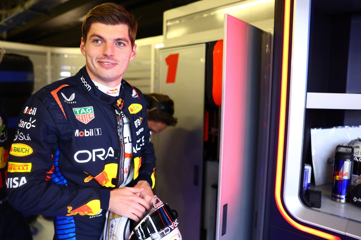 redbullshop's tweet photo. Simply iconic!  ✨ The gold details, the lion, the fourth star – grab @max33verstappen’s 2024 World Championship celebration helmet in 1:2 scale.
Now available to pre-order: https://t.co/5ltt4hhRPv
#F1 #Formula1 https://t.co/juUSG4iHSu