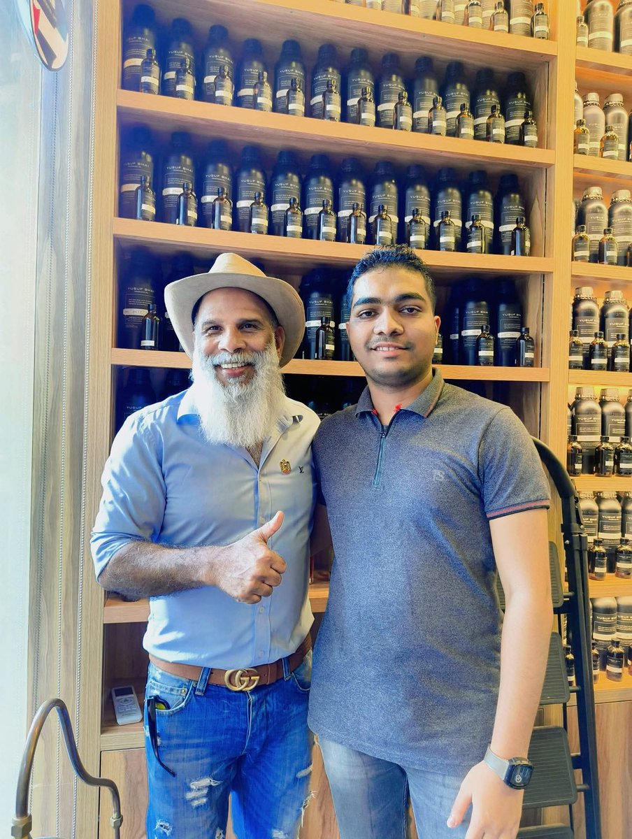 സുഗന്ധത്തിൻ്റെ ഡോക്ടർ Yusuf Madappen 
( YUSUF BHI )

#ajucgroup #frend #viral #new #YusufBhai #DoctorofFragrance #dubai #UAE53 #perfumes