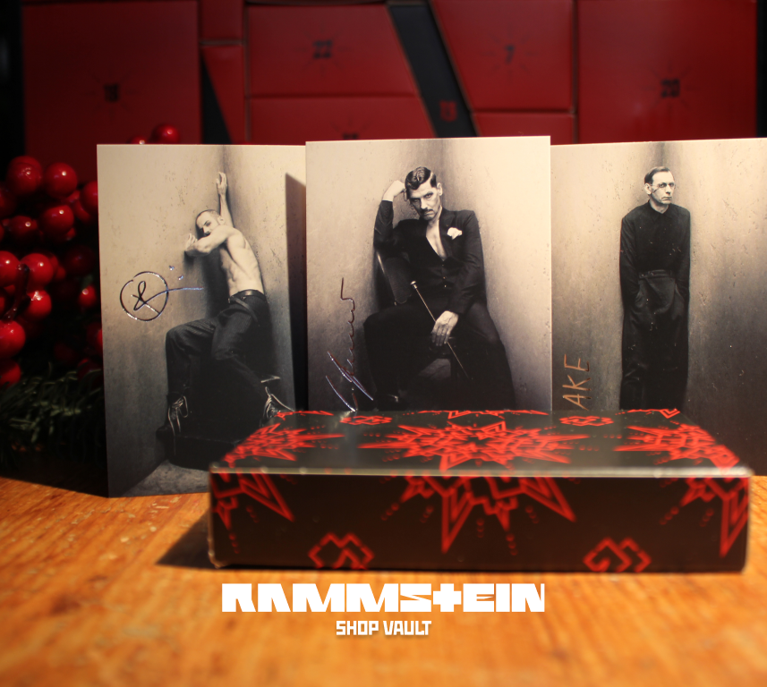 RammsteinShopUn's tweet photo. Rammstein advent calendar day 16 🎄:
Autograph card.
This year ones are using picture from the Untitled Album 2019 photoshoot by Jes Larsen.
#Rammstein #RammsteinShop #card #autographcard #Autograph https://t.co/h5hDxRtlxa