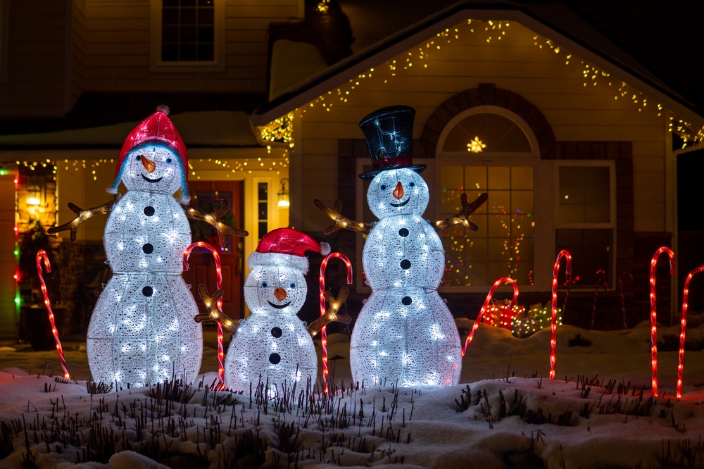 Did you put stakes in your front lawn to tie down that giant inflatable snowman? ☃️  Did you remember to #Contact811 before staking it down? Remember, you can cause damage to underground utility lines anytime you go below the surface. Always #Contact811 and practice #SafeDigging