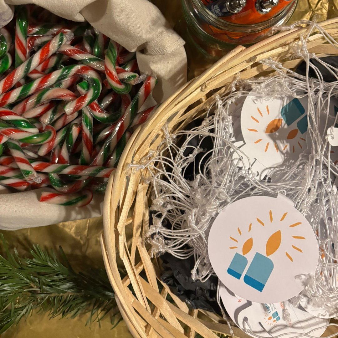 trinityhospice's tweet photo. Our dedication baubles are now on display in our garden room 🎄

The tree will be up until the end of the year, so if you would like to come and see your bauble, or add one of your own, you are more than welcome to.

Just ask at reception 💜 https://t.co/RSM43wHEOA