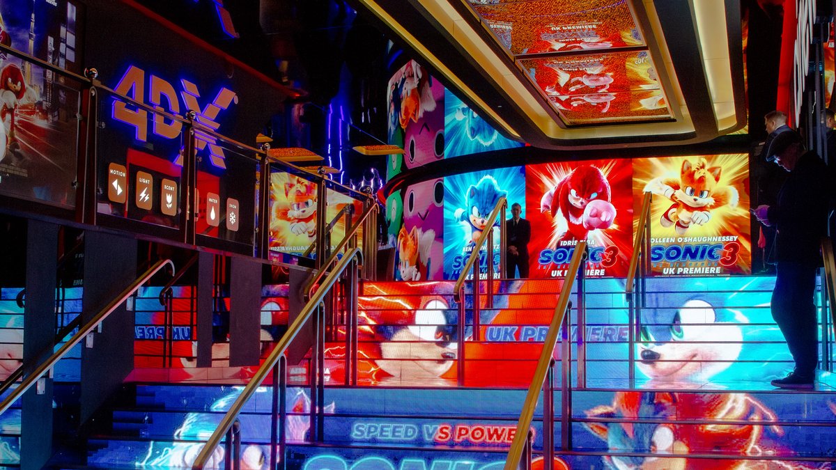 SEGA's tweet photo. Some snaps from the #SonicMovie3 Premiere in London last week 📸 

Catch the movie in theatres from December 20th! 💙 https://t.co/5CUz5DCr0O