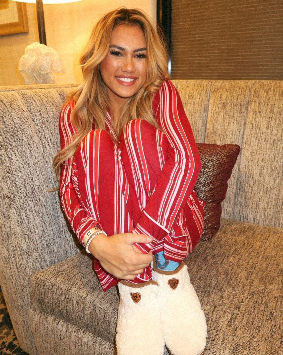 Ariat's tweet image. Have yourself a cozy little Christmas. #Ariat

PC: Elva Steinmetz | Chezni Woods