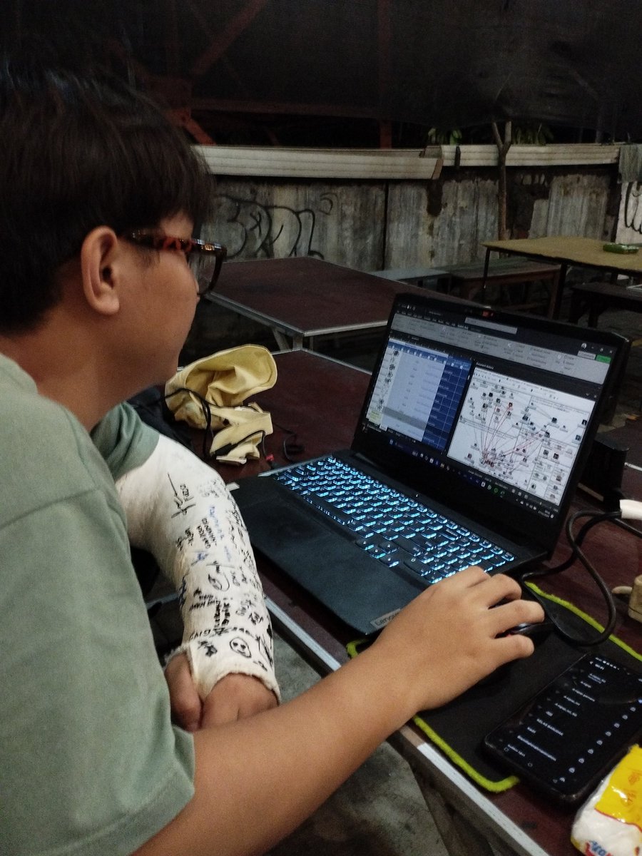 foomsupremacy's tweet photo. @dekdeka14 semangat banget nih ngerjain komor. mata kuliah yang diampu oleh Pak @irwan_dwi_a . Semangat dan GWS dekkk! #24komorilkomupnvjt #24komor_b https://t.co/unoZ0aTjeK