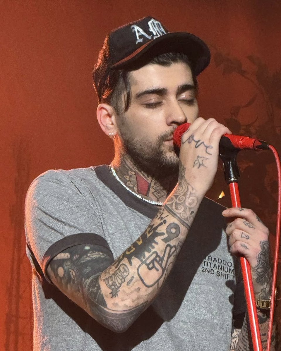 ZJMCRAVE's tweet photo. HIM. https://t.co/3bm6tBsLAy