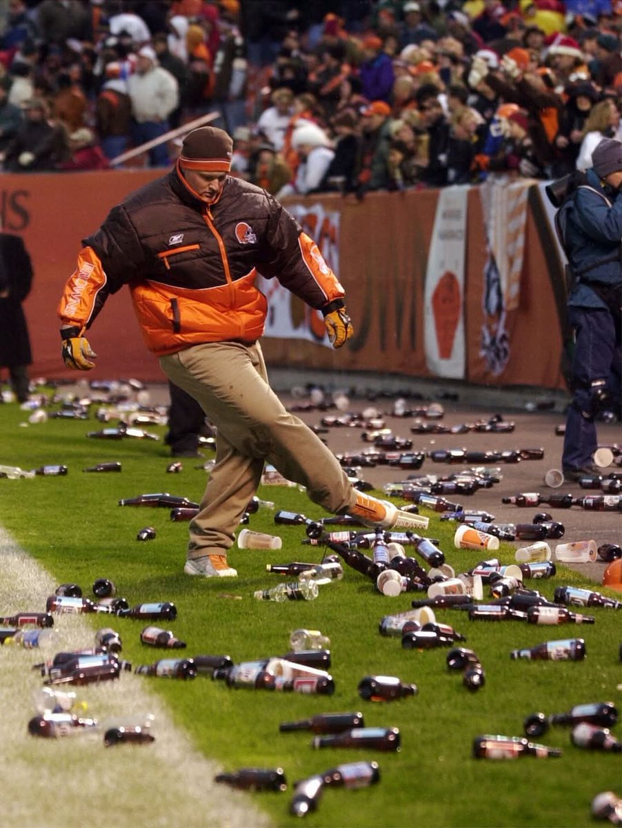 OurCLEGuardians's tweet image. "Bottlegate" was 23 years ago today.