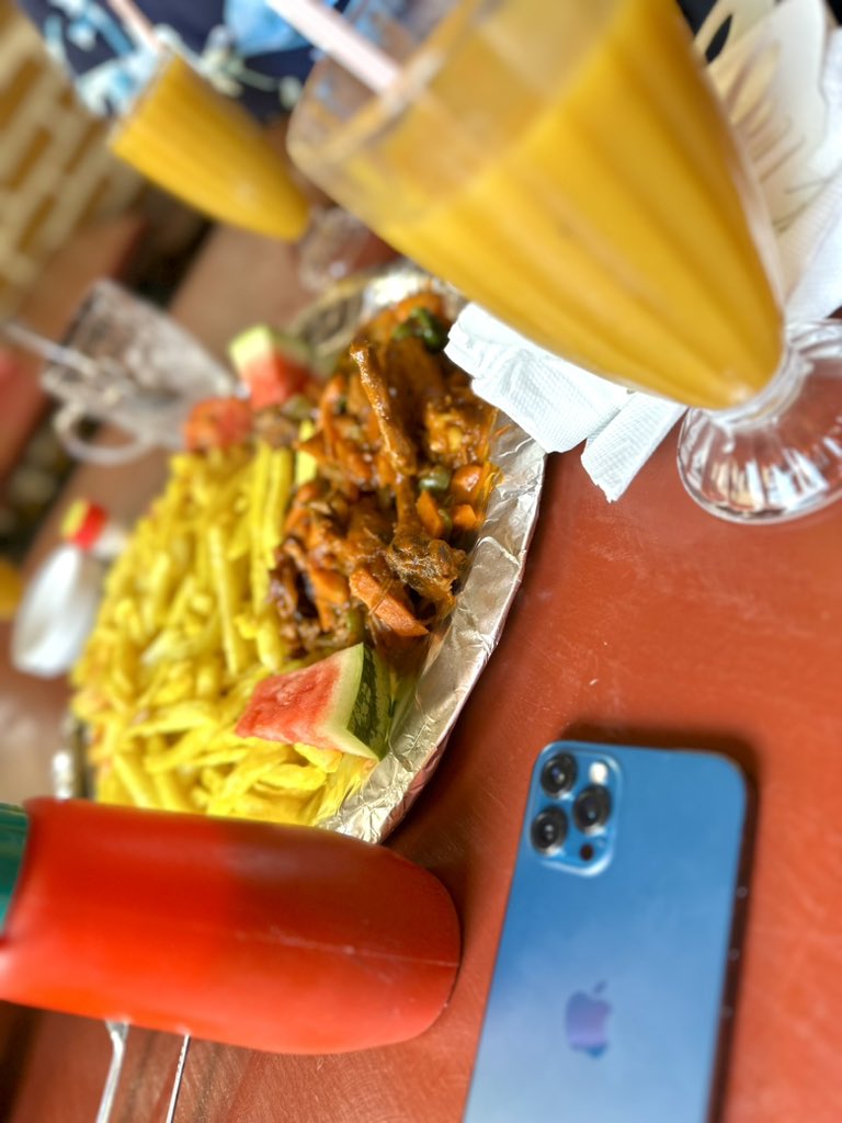 IamBATRO's tweet photo. Wakati mzuri kuwa @ChauremboFood Kahama. Cc @FatmahShokat sema @JabirSaleh tembea tembea kaka jitahidi ufike Kahama. https://t.co/LDYoDOIg7Y