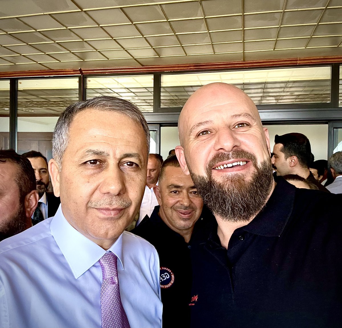 omersimsek84's tweet photo. İçişleri Bakanımız Sayın ALİ YERLİKAYA ve AFAD Başkanımız Sayın OKAY MEMİŞ İle #Mürettebat’ın Çalışmaları Hakkında Bilgi Verdik Göstermiş Oldukları İlgiden Dolayı Kıymetli Büyüklerimize Teşekkür Ediyoruz.
#içişleribakanlığı
#afad 
#MAK https://t.co/kvWXnre2A8