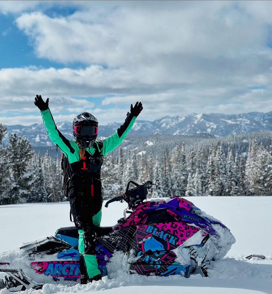 Conquering peaks with a Cat 🤩 

📸: <a href="/taylerpeck/">Tayler Peck</a>

#ArcticCat #snow
