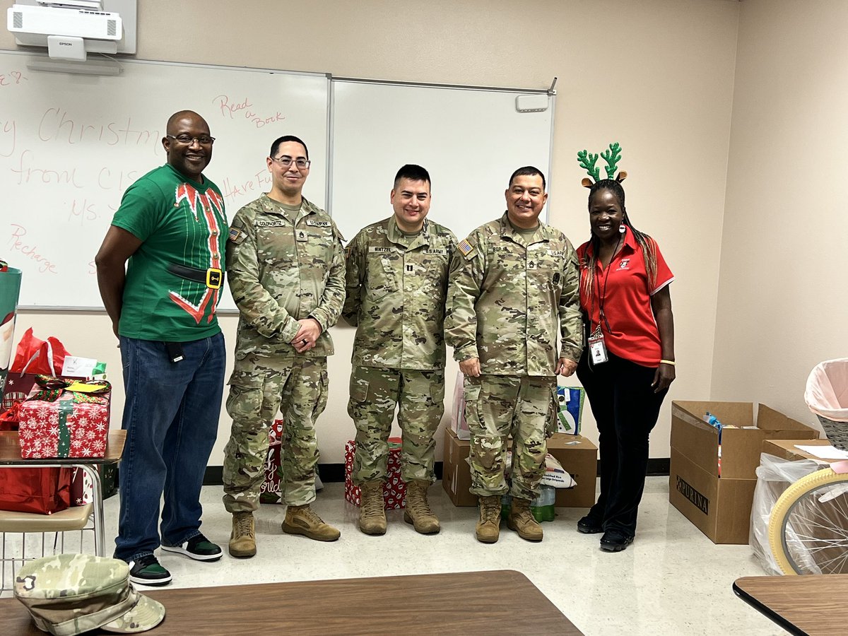 ManorMSRams's tweet image. Manor Middle School is saying thank you to our Adopt-a-Unit, Veteran Readiness Activity, Fort Cavazos, for donating to our campus during this holiday season. We thank you so much for the heartfelt support and donations. ❤️🤍🖤🐏 #GoRams #RAMPride #Ramtastic #ramitup