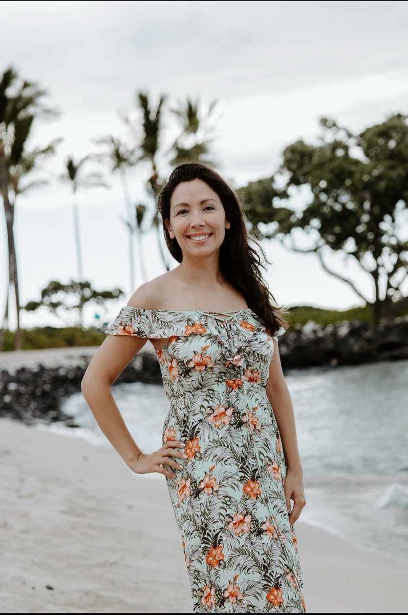 In keeping with my December theme of “joy” and “enjoy” I have a few tips that I keep front of mind to help me be joyful. In fact, many of these are strategies I use year-round.
🥕Eat healthy meals.
🚶Keep up with your exercise and movement habits. 
🧘Take time for yourself. Relax