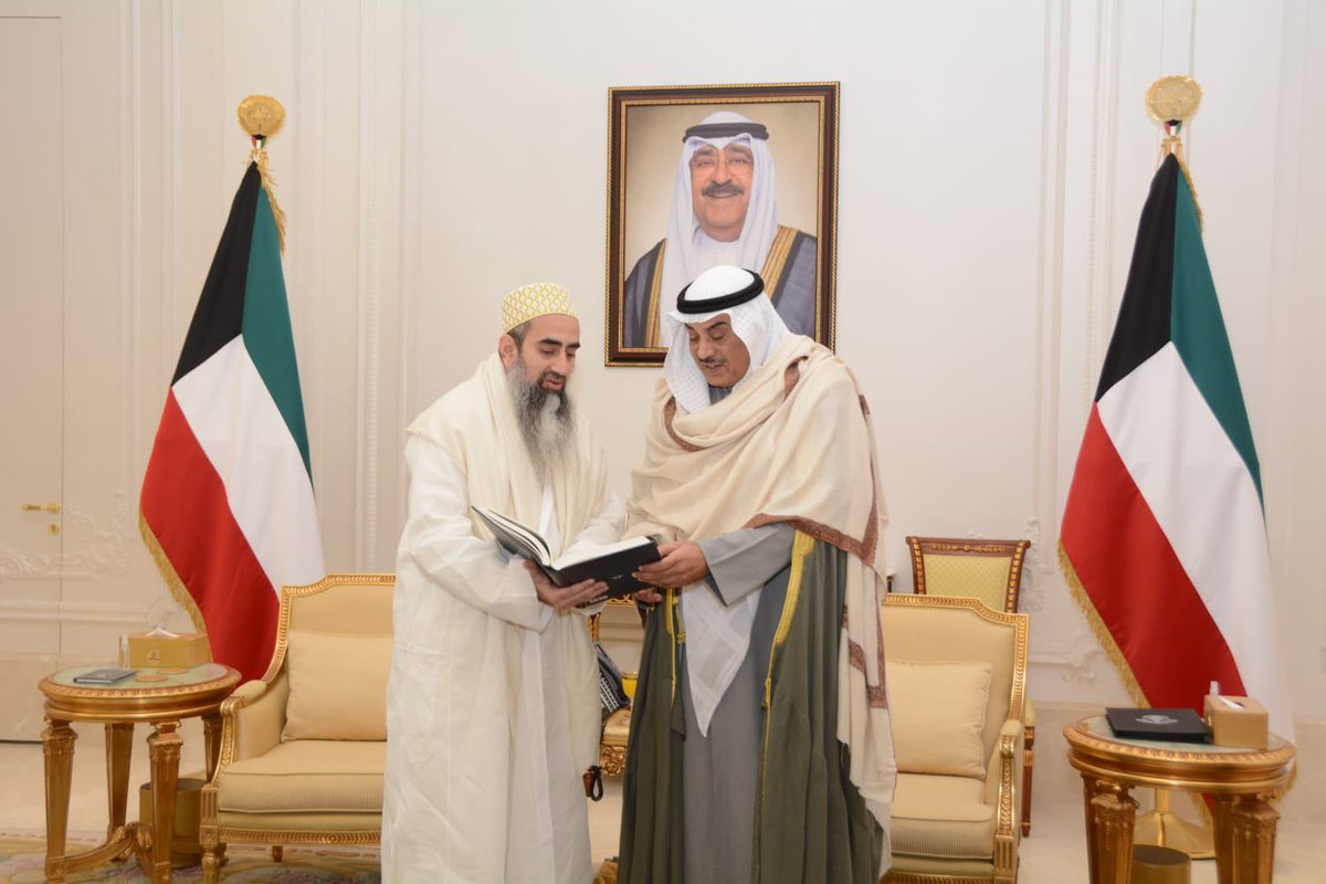 Bohras_MidEast's tweet photo. His Highness Sheikh Sabah Khaled Al-Hamad Al-Sabah, Crown Prince of Kuwait, welcomed Shahzada Husain Burhanuddin, son of Sultan al Bohra, at Bayan Palace. Shahzada Burhanuddin conveyed his father’s prayers for #Kuwait’s prosperity and praised its remarkable progress under the Amir’s visionary leadership.
During the conversation, His Highness appreciated the Dawoodi Bohra community's contribution to the economic growth of the country.