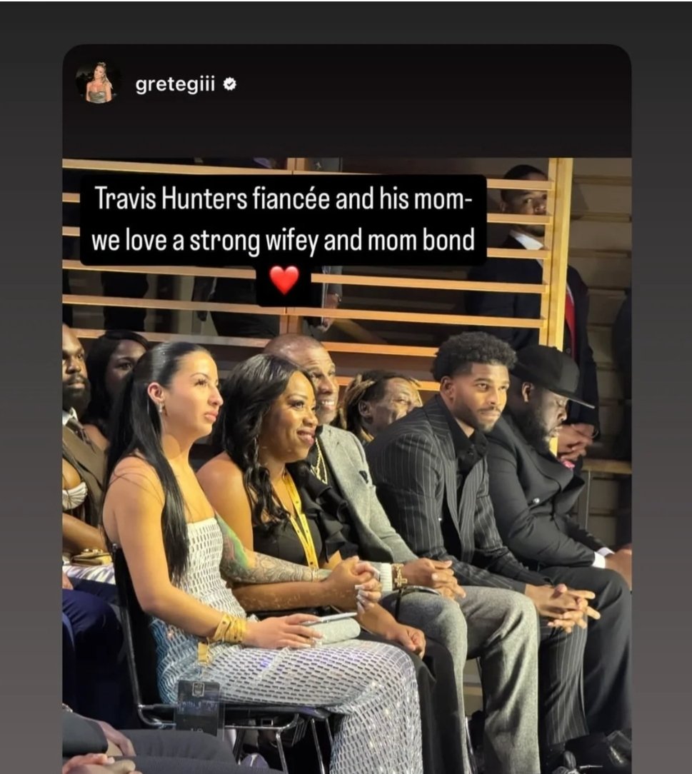 Sack_Morris's tweet photo. Mama the only one that should speak and he listen to. Let that man be. The internet is too invested. What @TravisHunterJr eat don't make us 💩. Congrats young man!! https://t.co/SF7O8mOBLi