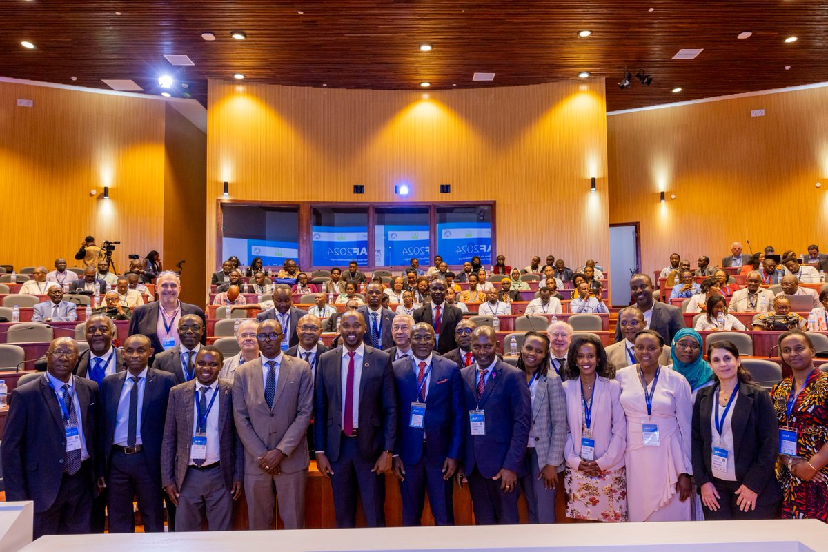 Aujourd'hui, le Ministre <a href="/nsanzimanasabin/">Dr Sabin Nsanzimana</a> a procédé à l'ouverture du 24ème Congrès de la Société Africaine d'Hépato-Gastro-Entérologie et d'Endoscopie Digestive sous le thème "Endoscopie digestive interventionnelle et cancer."

Le Ministre a souligné l'importance d'investir dans