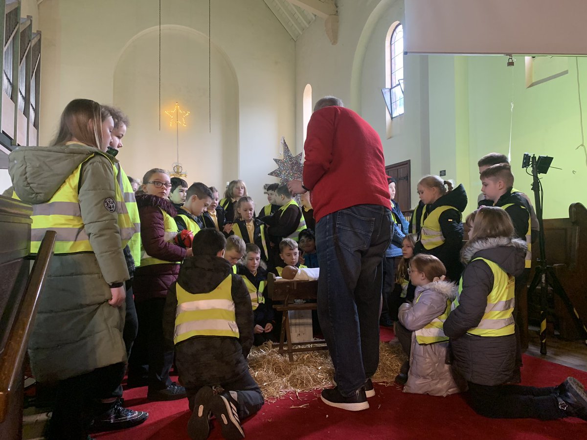 EastfieldPSHull's tweet photo. #5CO enjoyed their trip to St Martinsโs Church today to explore the Christmas Story! #epsre https://t.co/UUZd5M1qrv