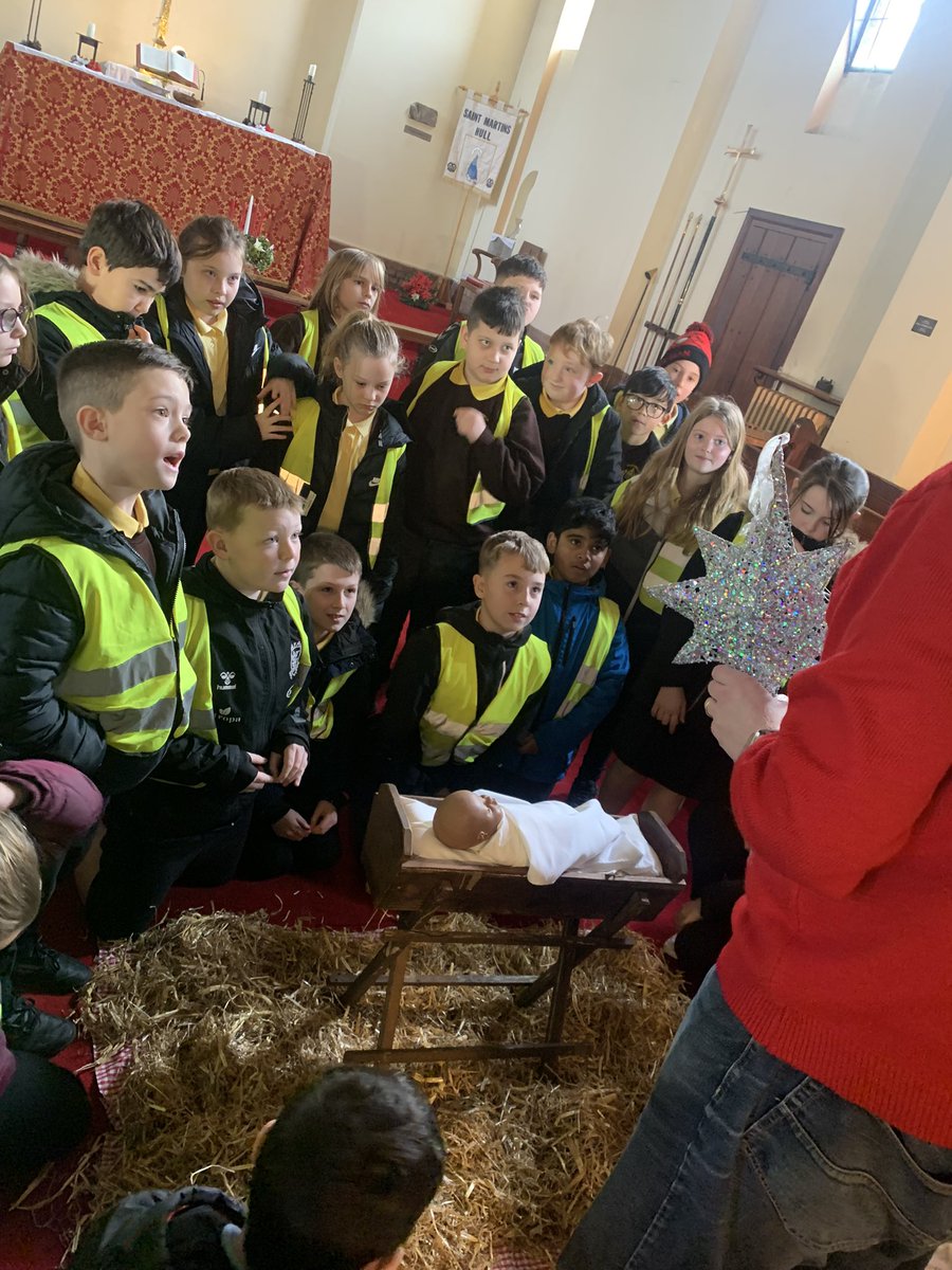 EastfieldPSHull's tweet photo. #5CO enjoyed their trip to St Martinsโs Church today to explore the Christmas Story! #epsre https://t.co/UUZd5M1qrv