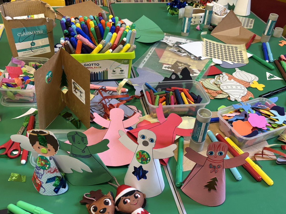 CharltonLib's tweet image. We had a lot of fun at #CharltonLibrary on Saturday, getting into the festive spirit with Christmas themed crafts! There were angels, stockings, baubles + cards made during our family Christmas fun sessions! For more #CraftingFun, #LibraryFunClub is every Saturday 10.30-11am! 🎄