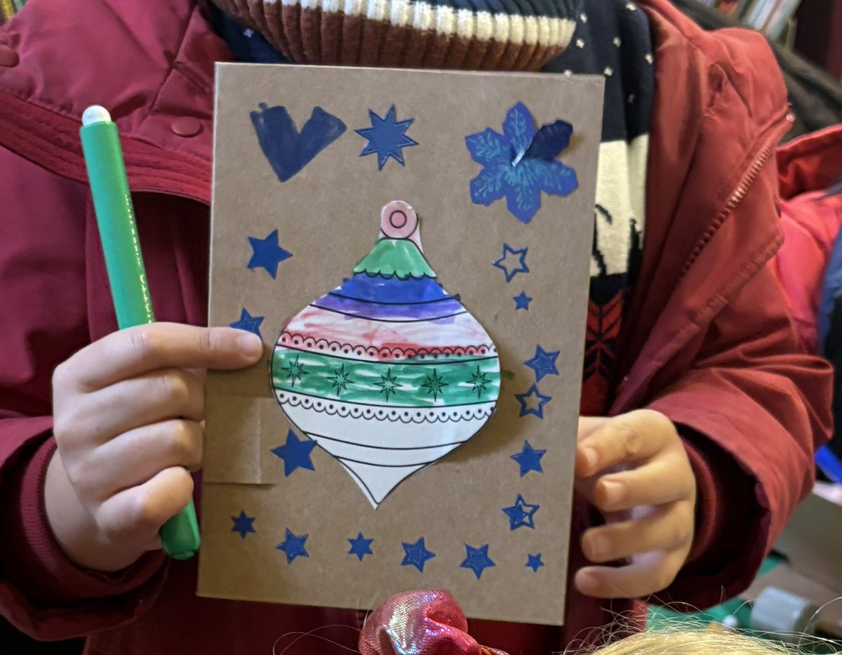 CharltonLib's tweet image. We had a lot of fun at #CharltonLibrary on Saturday, getting into the festive spirit with Christmas themed crafts! There were angels, stockings, baubles + cards made during our family Christmas fun sessions! For more #CraftingFun, #LibraryFunClub is every Saturday 10.30-11am! 🎄