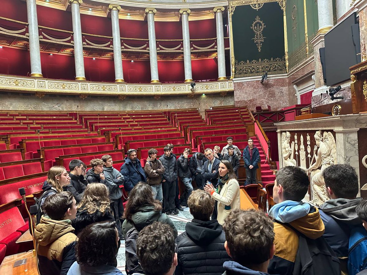 laernoes's tweet photo. 🏛Très heureuse d'avoir pu accueillir ce midi les élèves du Lycée La Joliverie de Saint-Sebastien-sur-Loire à l'@AssembleeNat et d'avoir pu répondre à leurs questions dans ce contexte troublé pour notre démocratie. https://t.co/hk6SZ5mPDo