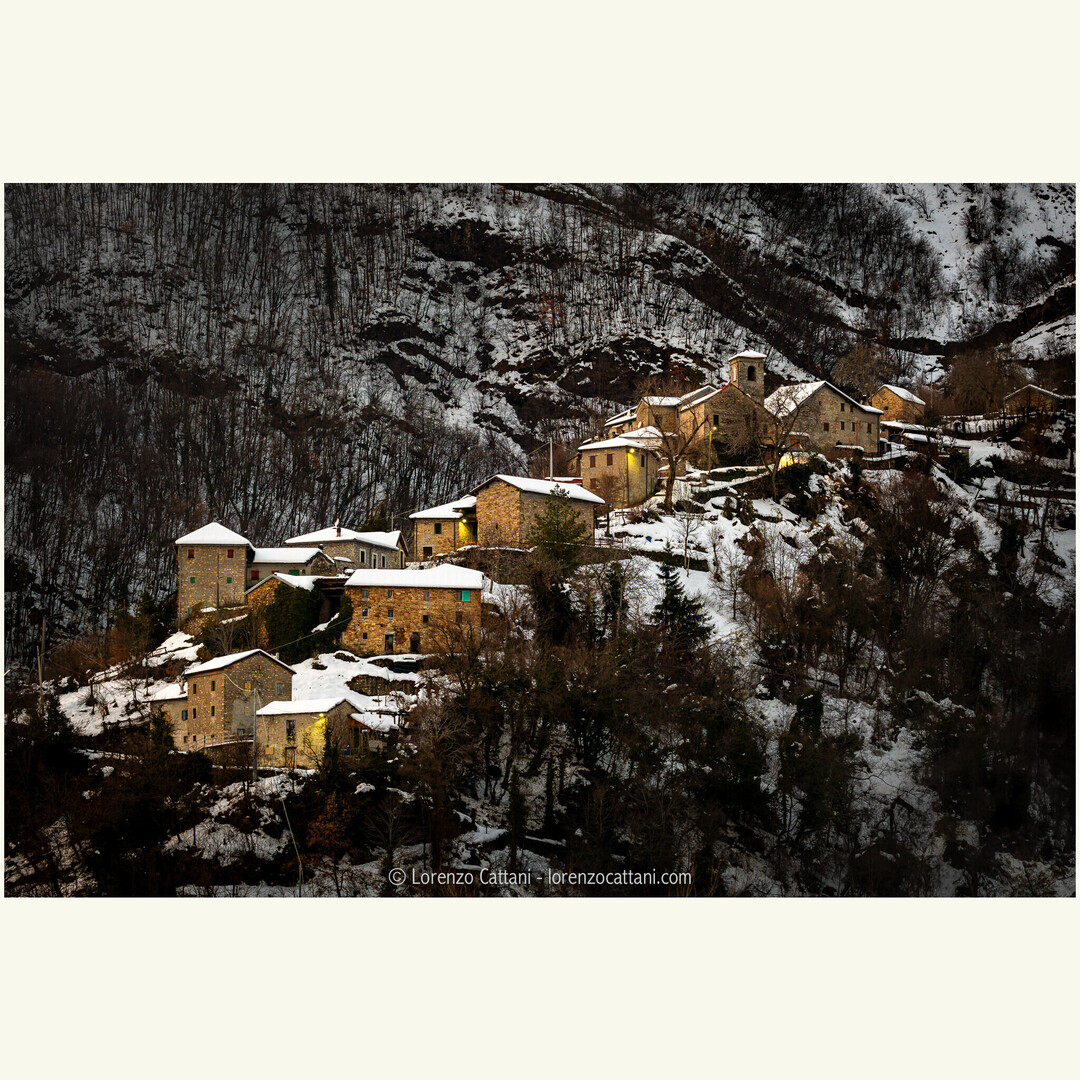 lcatta's tweet photo. Roccaferrara Superiore, Corniglio (PR) 🇮🇹
.
La località di Roccaferrara sorse in epoca medievale attorno al castello edificato a presidio dell'Alta val Parma; la più antica testimonianza della sua esistenza risale al 1210. E' considerato uno dei borghi più suggestivi dell'Appen… https://t.co/cLpUPLbYCe