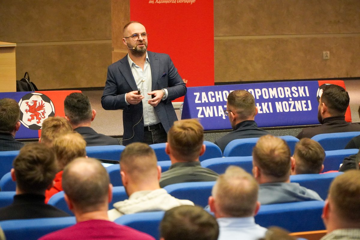 ttworas's tweet photo. Ponad 450 trenerów wzięło udział w Konferencji Trenerów @ZZPNpl . Świetna organizacja i dobrze spędzony czas⚽️ https://t.co/1CbUGk0UYI