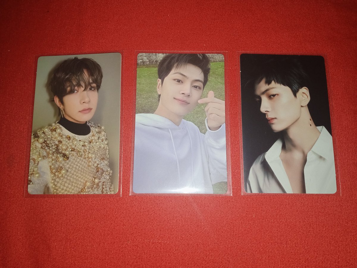 k_oonushun's tweet photo. WTS LFB 

BUY NIYO NA PO 'TONG MGA TIRA KONG PHOTOCARDS HUHUHU NEED LANG POOO JUSEYOOO free na po iyong dalawang collbook if madami pong i-geget heuduu https://t.co/whUNVibVJc