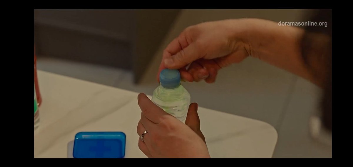 alwaysforglee's tweet image. esse médico não presta mesmo, batizando as águas com o medicamento q deixa doente #Hapiness #HapinessEp7