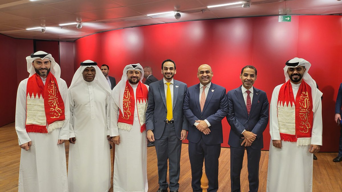 UAEConsulateSP's tweet photo. Nesta data nacional do Bahrein, relembramos a celebração das relações entre o Bahrein e o Brasil. S. Exª Cônsul-Geral marcou presença no evento, realizado a convite da CCAB, reforçando os laços de amizade e cooperação entre os países.
___
On this Bahrain National Day, we recall the celebration of the relations between Bahrain and Brazil. H.E. Consul-General attended the event, held at the invitation of CCAB, strengthening the bonds of friendship and cooperation between the countries.
#UAEandBrazil #BahrainNationalDay #RelaçõesInternacionais #CooperaçãoInternacional #AmizadeEntreNações #CCAB #CâmaraDeComércioÁrabeBrasileira