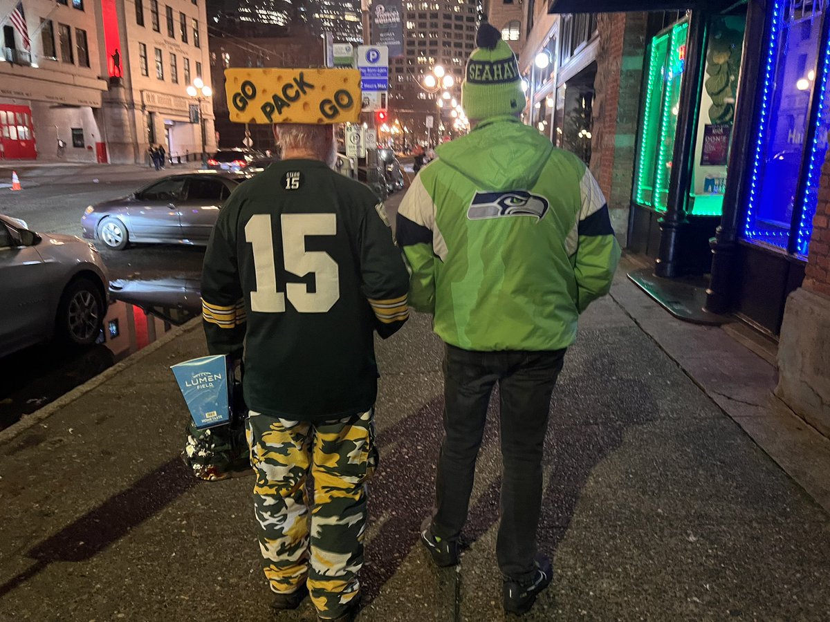 SteveTheOWNER's tweet photo. The weather was Good and the Game was Great in Seattle on a Packers Victory Monday and be 10 and 4!! #GoPackGo
#104Years #809Wins #13NFLChampionships https://t.co/girs3V0TY8