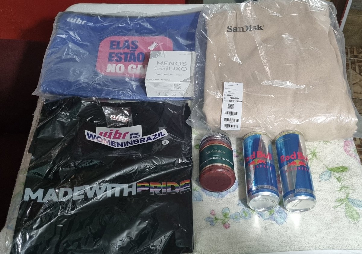 Recebidos do #TaçaAwards desse último fim de semana. Adorei cada presente recebido dos parceiros dessa celebração tão linda para o cenário inclusivo.

Obrigado por fortalecerem a iniciativa <a href="/wibroficial/">WOMEN IN BRAZIL</a> <a href="/SanDiskBrasil/">SanDisk® - Brasil</a> <a href="/wd_black/">WD_BLACK</a> <a href="/RedBullBR/">Red Bull Brasil</a> e Monarca Geleia 💙✨