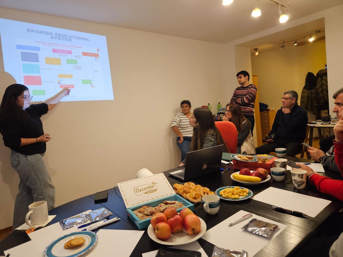 Akkent100's tweet photo. Erasmus+ Ka210 sch Ecofriendly childrens projemizin Almanya Berlin aktivitesini gerçekleştirdik. İspanya, Almanya ve Portekiz’den katılımcı öğretmenlerle iklim sorunlarına çözüm aradık. 🇪🇺🇪🇸🇩🇪🇵🇹🇹🇷@fazilet_durmus @MersinMEM @yenisehirmem_33 @ulusalajans https://t.co/ygITUvOeLa