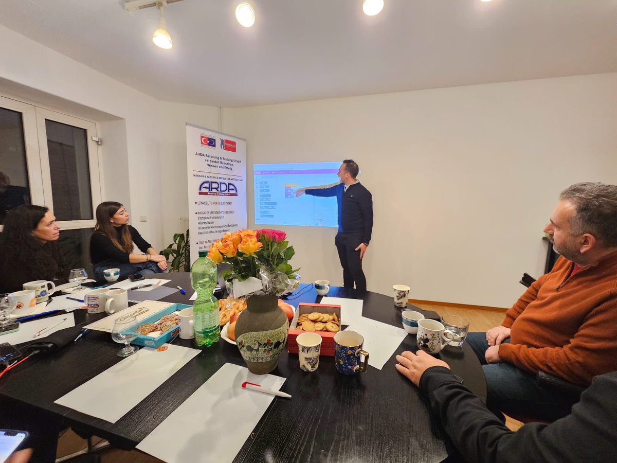 Akkent100's tweet photo. Erasmus+ Ka210 sch Ecofriendly childrens projemizin Almanya Berlin aktivitesini gerçekleştirdik. İspanya, Almanya ve Portekiz’den katılımcı öğretmenlerle iklim sorunlarına çözüm aradık. 🇪🇺🇪🇸🇩🇪🇵🇹🇹🇷@fazilet_durmus @MersinMEM @yenisehirmem_33 @ulusalajans https://t.co/ygITUvOeLa