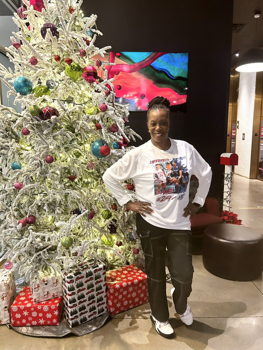 Chenay Lowe tweet media