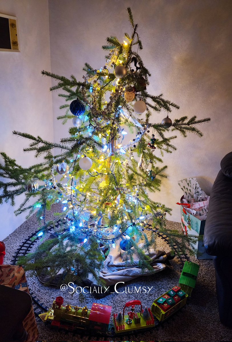 socially_clumsy's tweet image. Merry Christmas ... #CharlieBrownTree