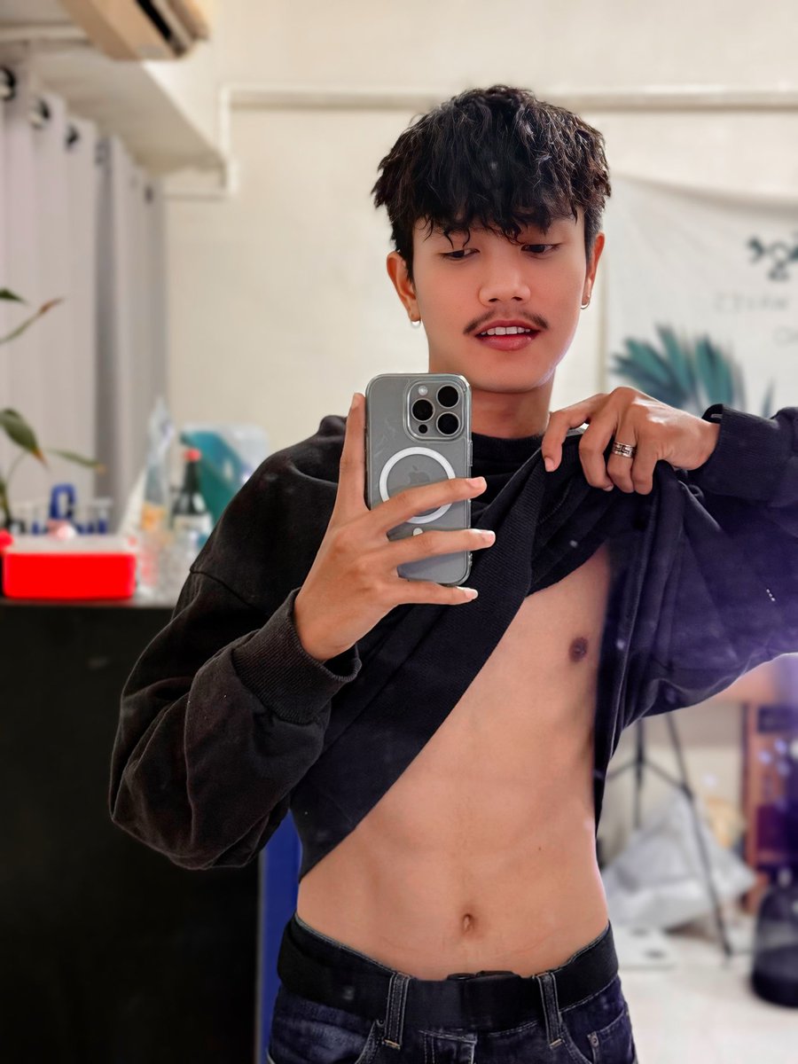 เอวบางร่างเล็ก 😋