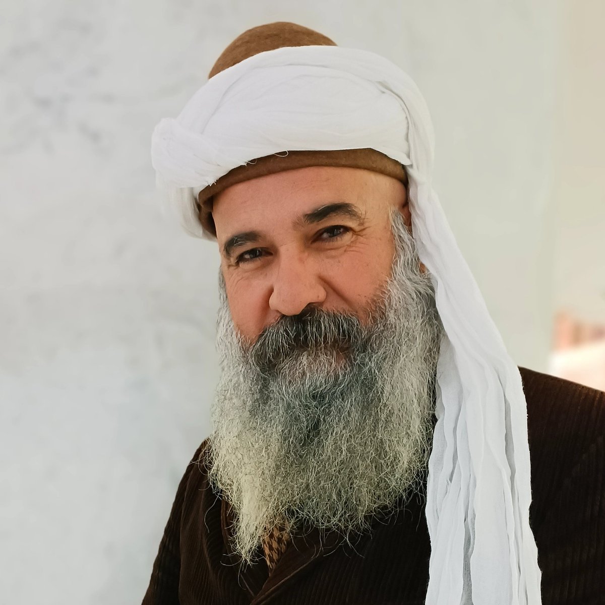 hkkulturvesanat's tweet image. Pir Sultan Abdal'ım der ki vardığım
Ulu dergahtır yüzler sürdüğüm
Bilmediğim hikmetleri bildiğim
Ya eceldir ya didardır ya nasip
Pir Sultan Abdal
Model Hüseyin Kolay
#pirsultanabdal 
#deyiş #can 
#nefes #pir