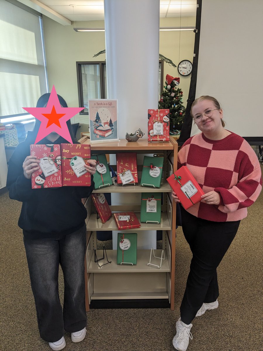 FHSLibraryNEWS's tweet photo. Fun to see FHS students unwrapping their next literary adventure! 🎁 https://t.co/g4pWhz1NYU