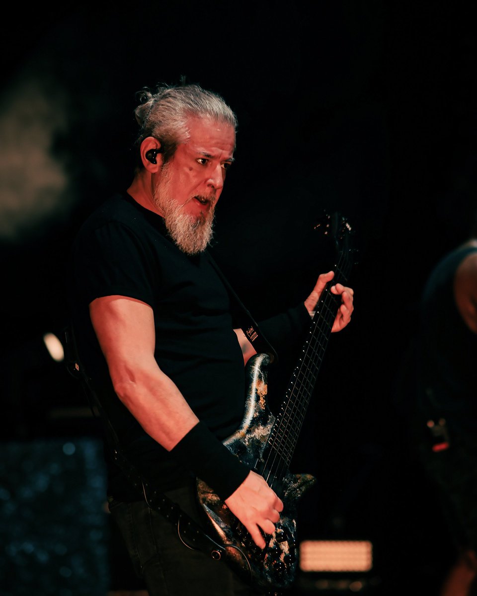 sepulturacombr's tweet photo. Obrigado pela presença e pela grande celebração das 4 décadas do Sepultura! Terminamos o ano da melhor maneira e mal podemos esperar para entrar em 2025! 🤘 Nos vemos na estrada, Sepulnation! https://t.co/nstu3ZCGRQ