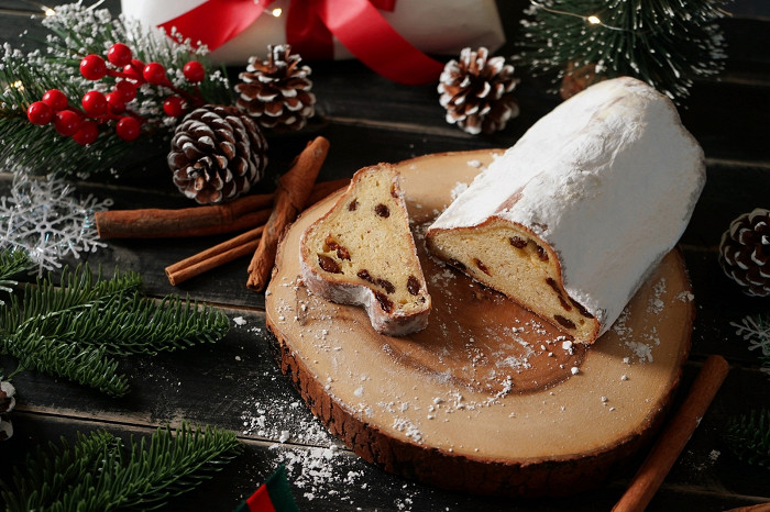 Рождество и Новый год празднуют почти по всех странах, и в каждой есть свои традиции, в том числе гастрономические. И, разумеется, везде есть свой эквивалент «оливье» — обязательное блюдо праздничного застолья. 
tonkosti.ru/Журнал/Оревуар…