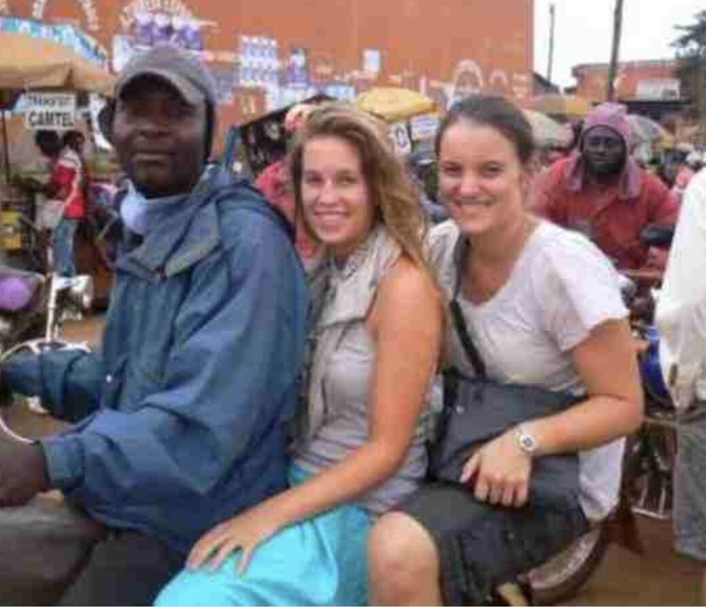 🇨🇲CAMEROUN:  MOTOS, CASQUES OBLIGATOIRES À PARTIR DU 1/3/2025
Encore un autre érudit de la pensée emporté par nos routes.
Non! Non! LIONEL MANGA !!
Une simple décision administrative protégerait des vies par milliers. 
UNE MOTO SUR LA ROUTE: DES CASQUES DE PROTECTION OBLIGATOIRES